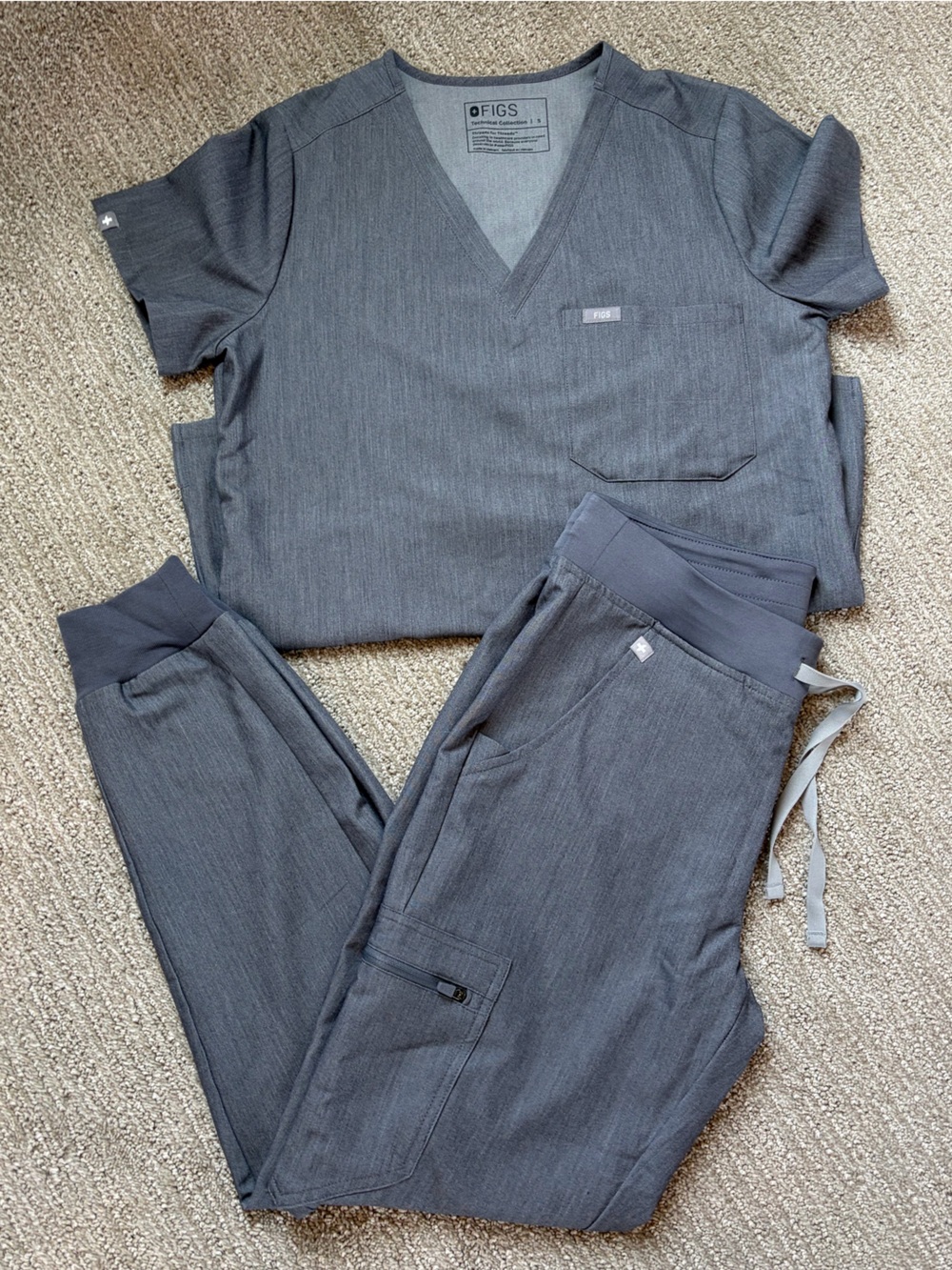 FIGS Scrubs Set in Size Small. Great Condition!